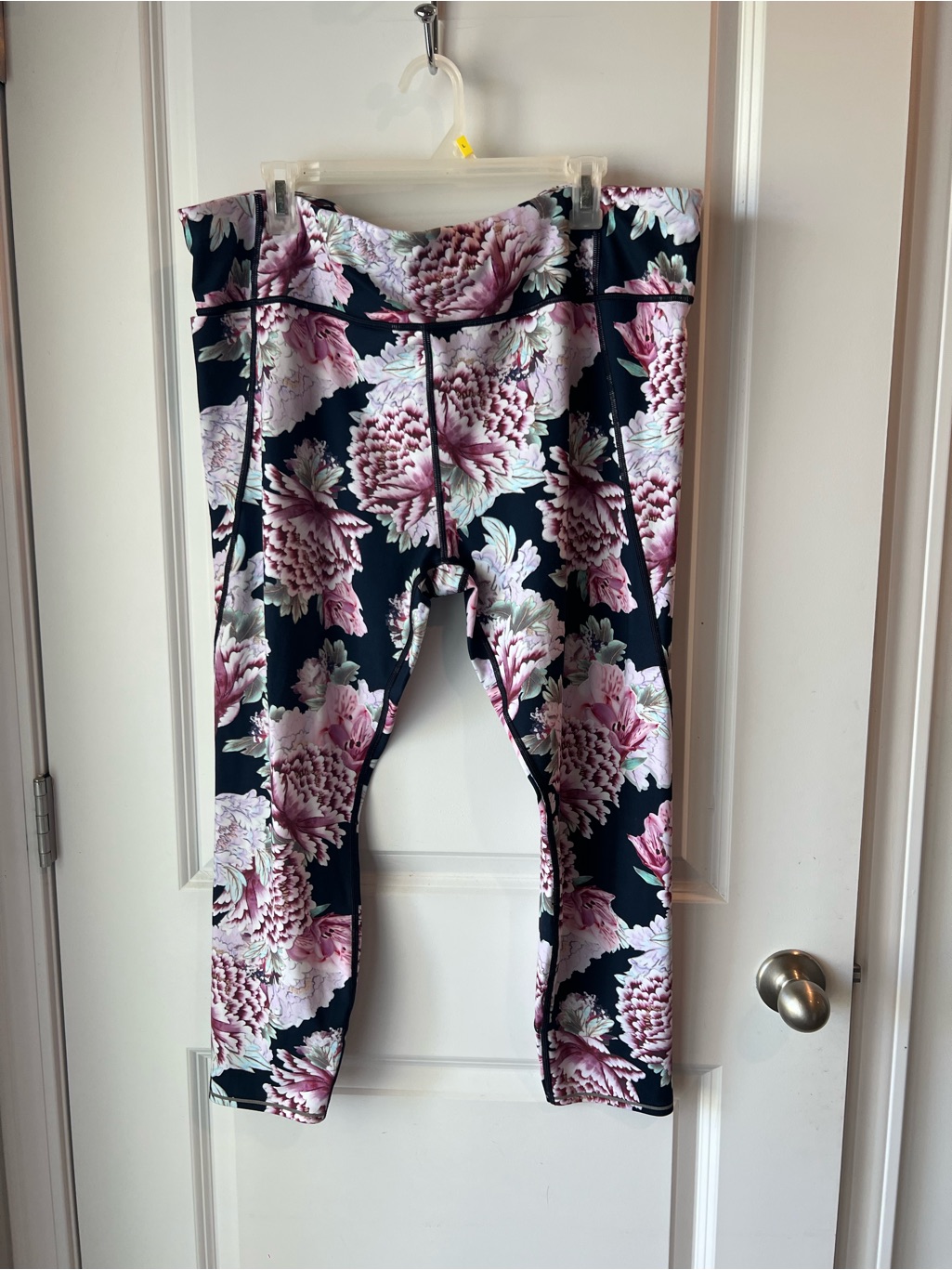 Athleta Capri Bold Floral Leggings. Size 1 X